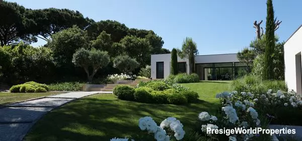 Stunning villa with wonderful sea view on the Italian Riviera, $1,200,000 Image 0