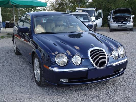 2003 Jaguar S-type 4.0i V8, €10,900