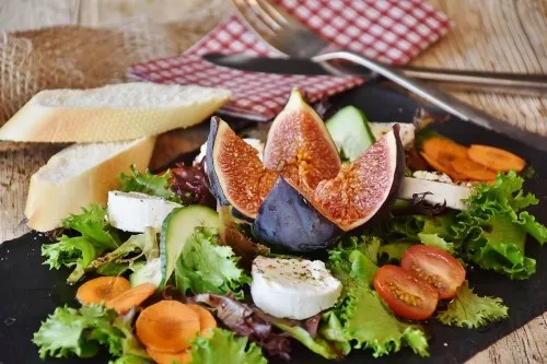 Fall salad with fresh figs