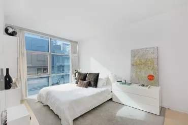  Wonderful 1 bedroom apartment in the heart of the New York's gallery district