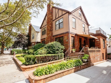 Gorgeous 3-bedroom house for sale in Worcester, MA