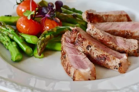 Roasted pork with asparagus